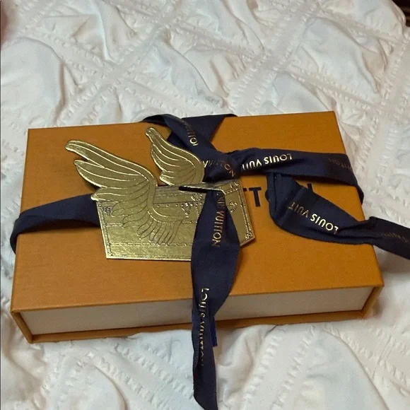 Louis Vuitton Saffron Box with Indigo Tab - Picture 2 of 3